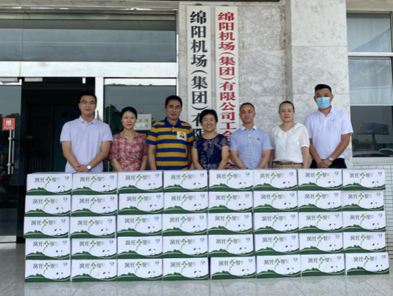 1660880922779305.png 中國人壽財產保險公司來本場開展“夏季送清涼”活動.png