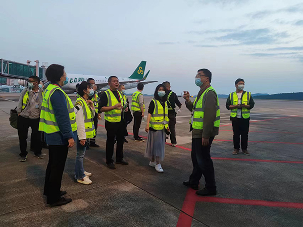 1666752347785588.jpg 綿陽機(jī)場停機(jī)坪改造項(xiàng)目順利通過行業(yè)驗(yàn)收.jpg