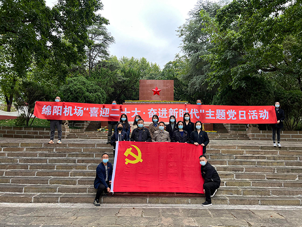 第一、第十三、第十七黨支部聯(lián)合開展“喜迎二十大·奮進(jìn)新時代”主題黨日活動.jpg